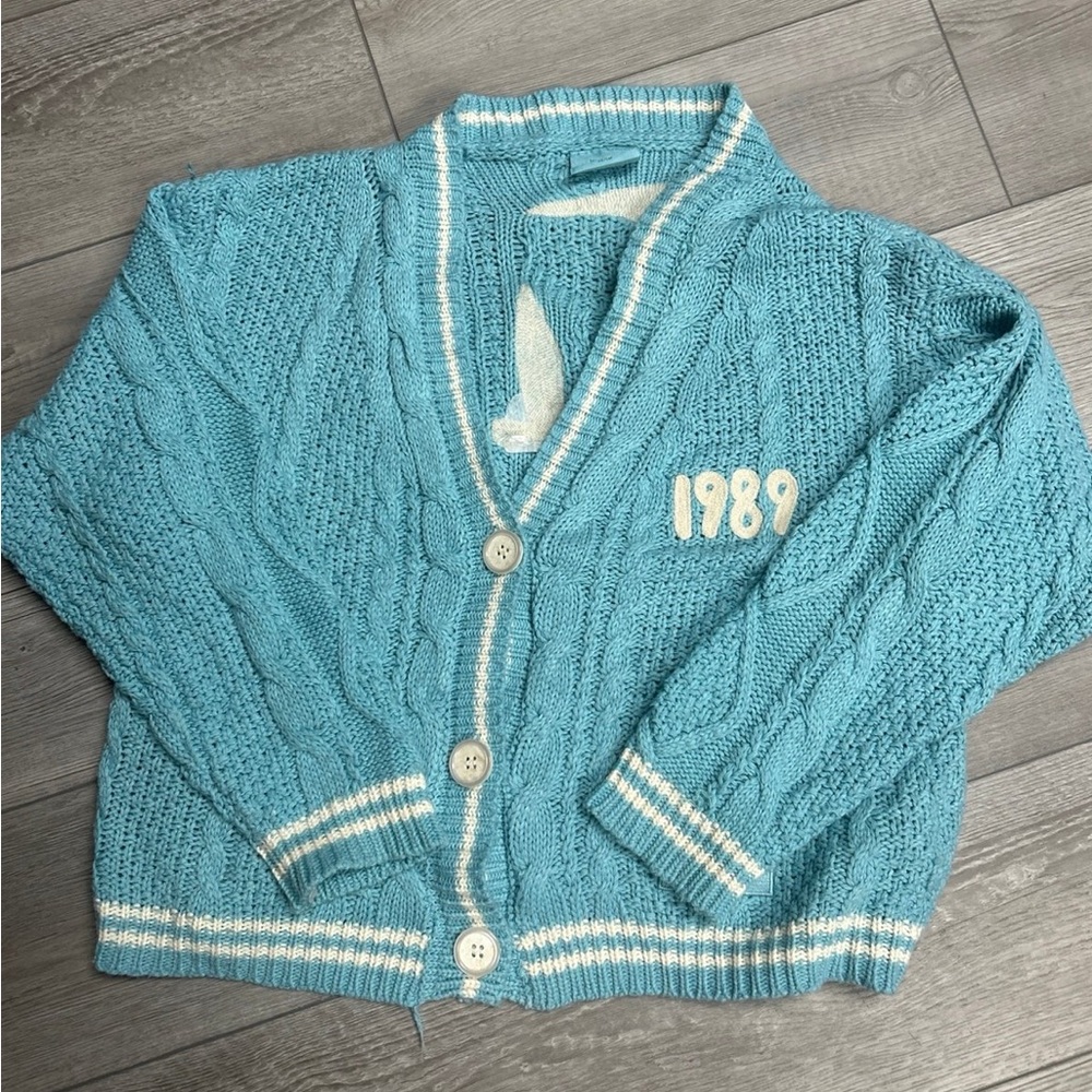 taylor swift merch 1989 cardigan!!